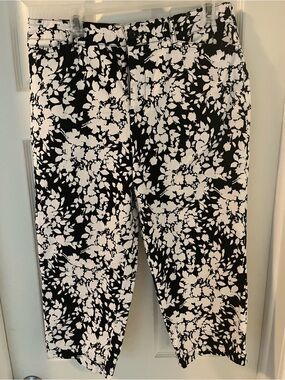 Croft & Barrow Black and White Floral Capris